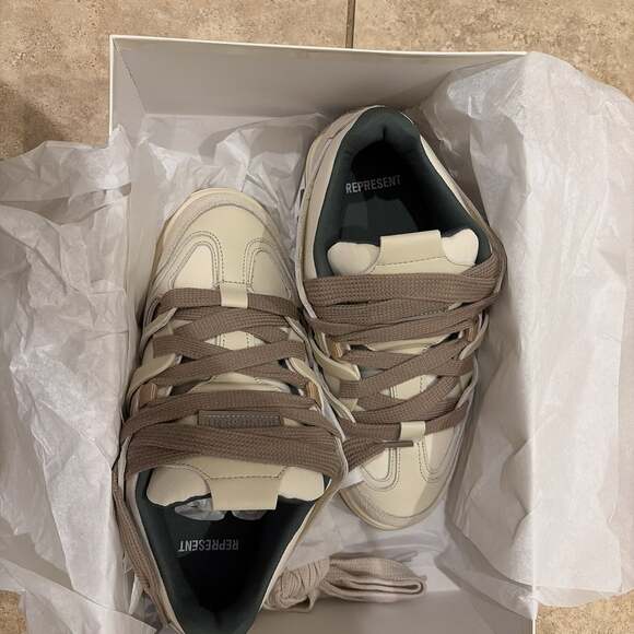 Represent Men's Bully Buttercream Low Top Sneakers - Picture 4 of 10